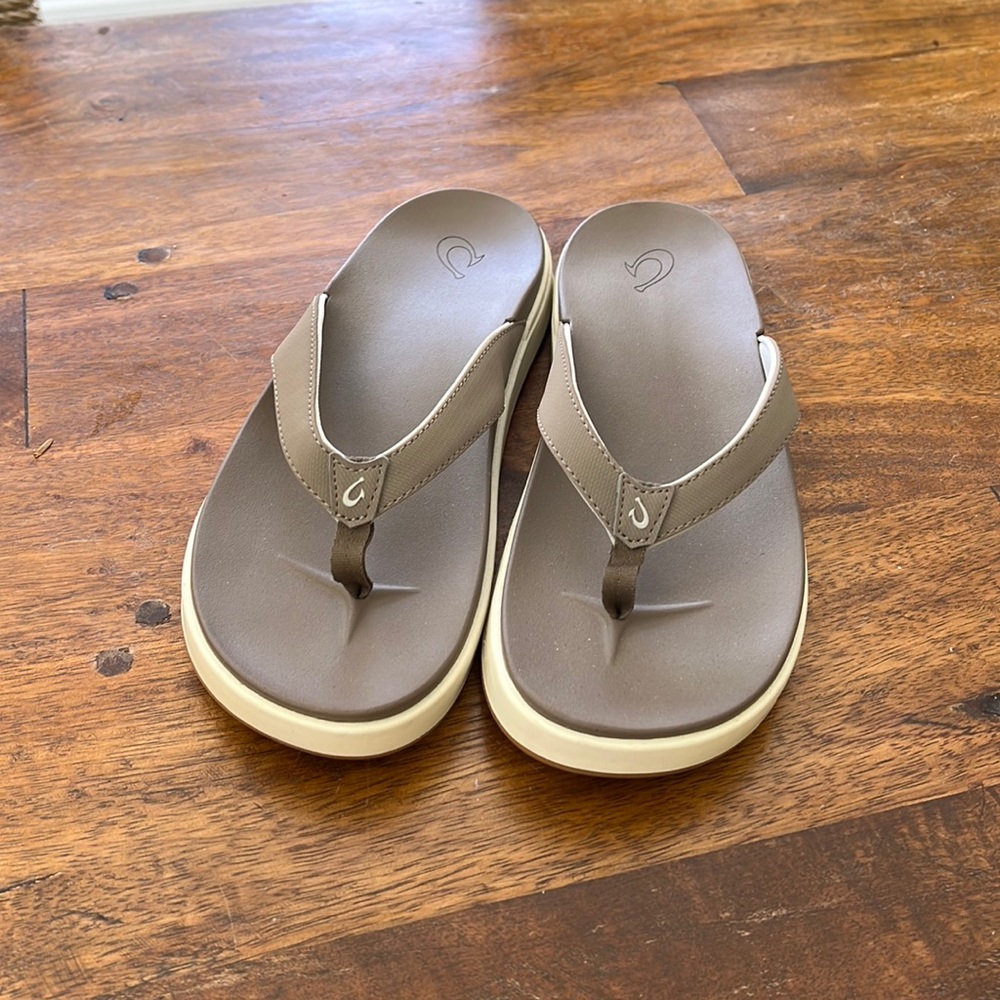 New Olukai sandals